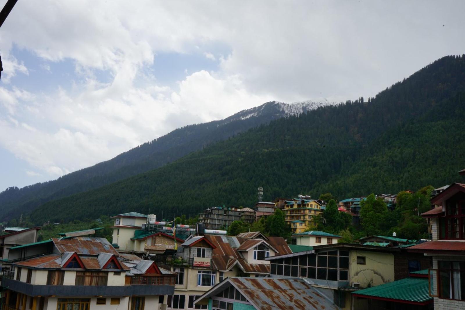 Hotel Magnolia Mallroad Manali Εξωτερικό φωτογραφία